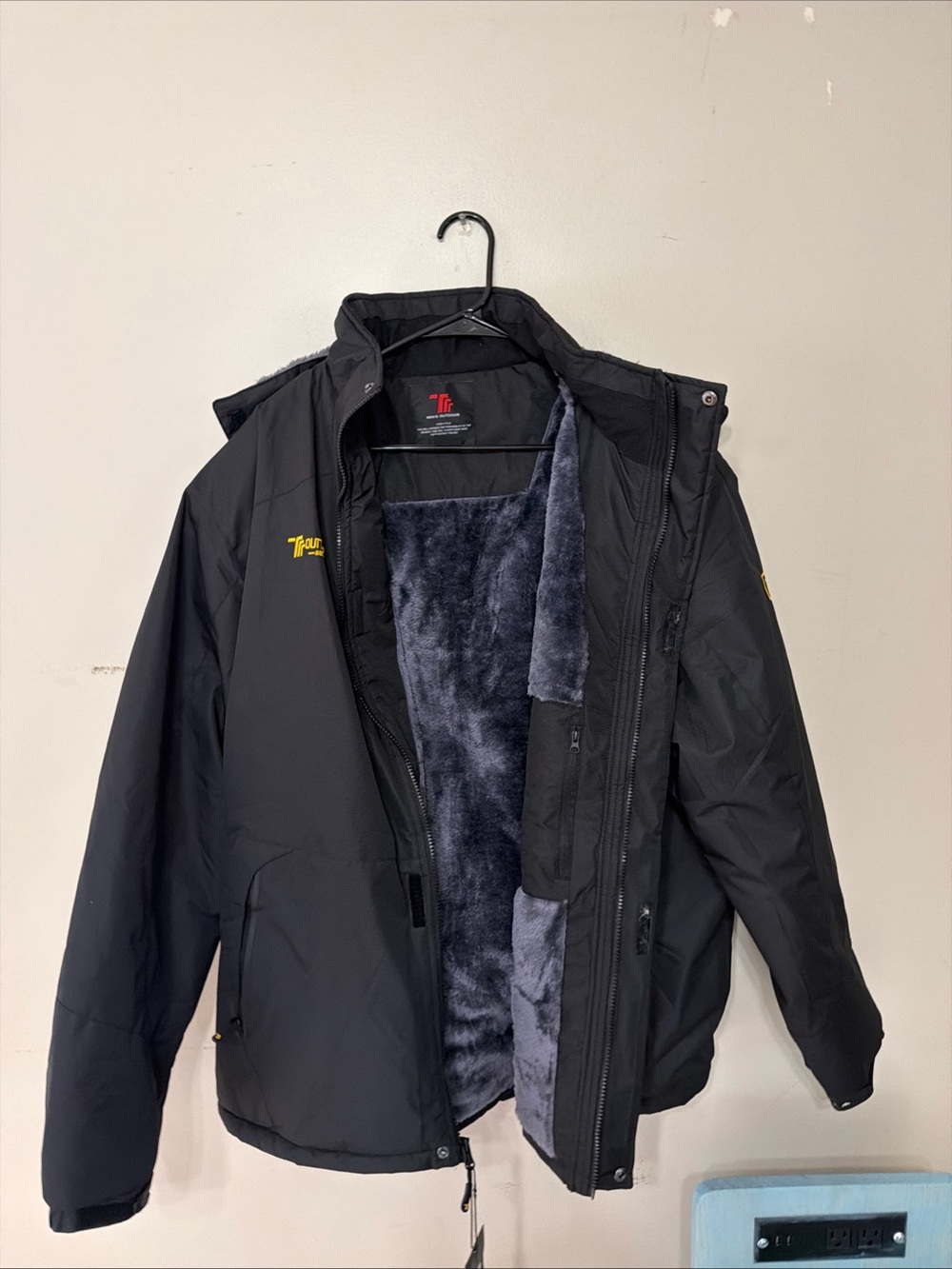 Men's Black Insulated Puffer Jacket with Plush Lining